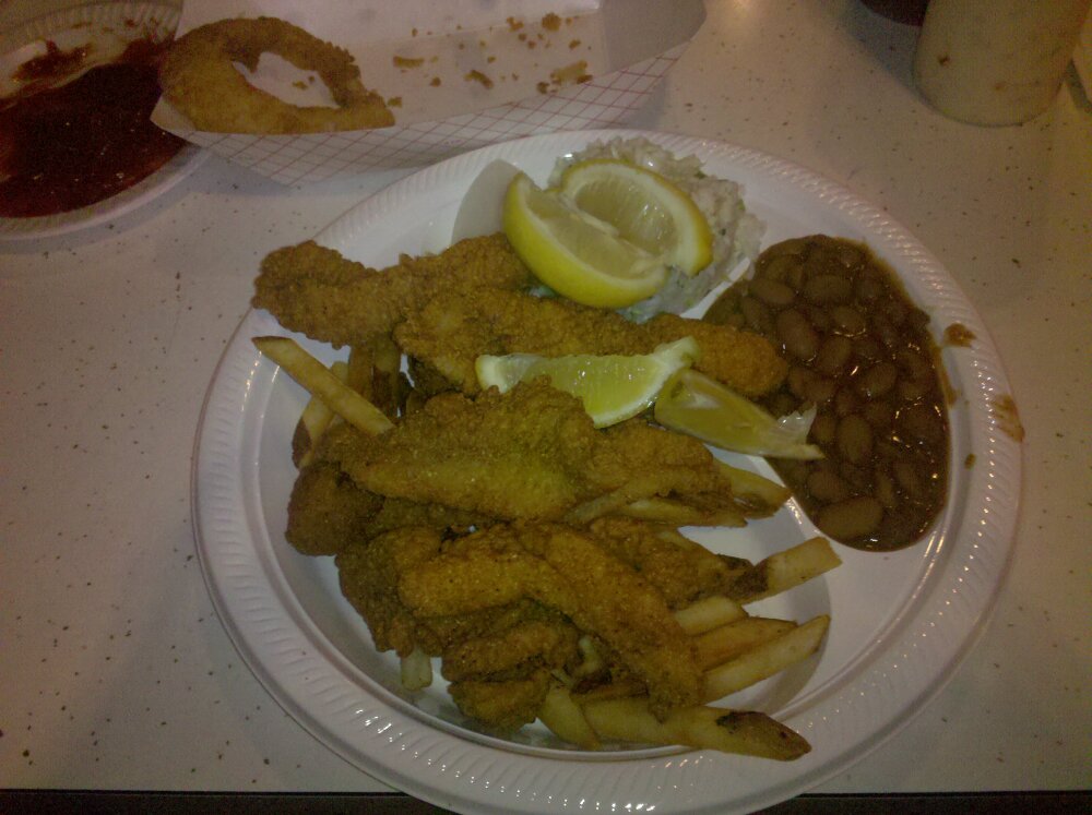 ClearSprings in NEW BRAUNFELS T.X :: This Country Style Joint Is really Texas. The Catfish plate was delicious 