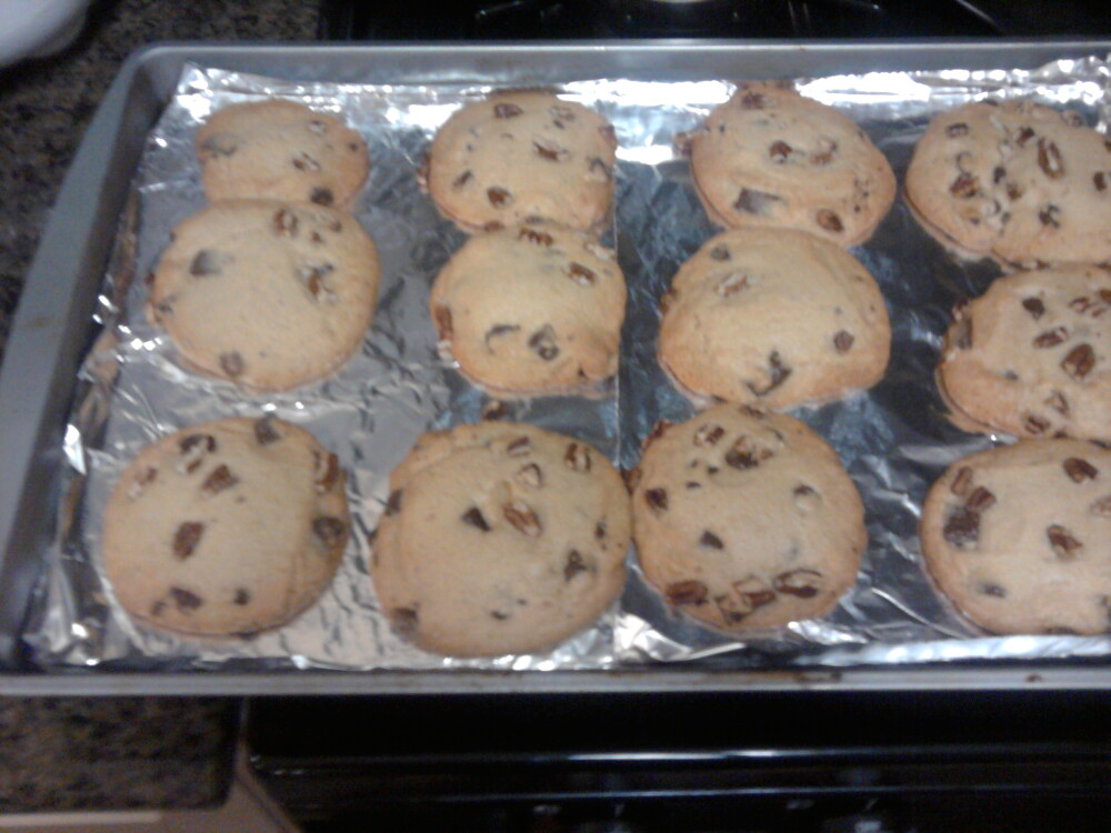 CA :: chocolate chip and pecan cookies 