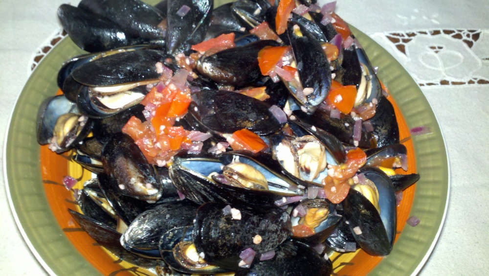 medford, ma :: mussels steamed in red wine with garlic, tomatoes, onions and olive oil. five minutes to cook, less than five bucks for ingredients. yum.