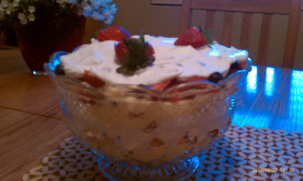 Mom & Dads :: Fresh fruit trifle