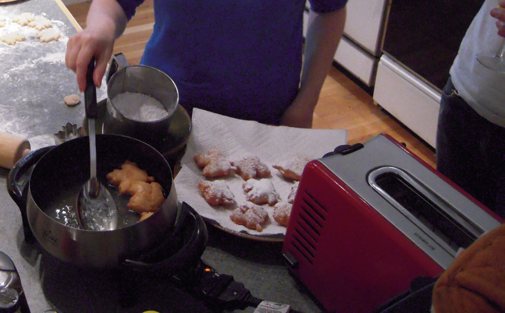 Erika's place in Cambridge, MA :: HOME MADE donuts are great warm and just out of the fry-oil with powdered sugar on them!!!