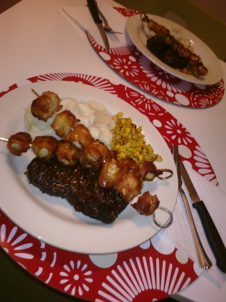 ALLENTOWN,PA :: brld. ny strp stk,Bacon wrapped scallops,fresh garlic mash potatoes and sum seasoned sweet corn