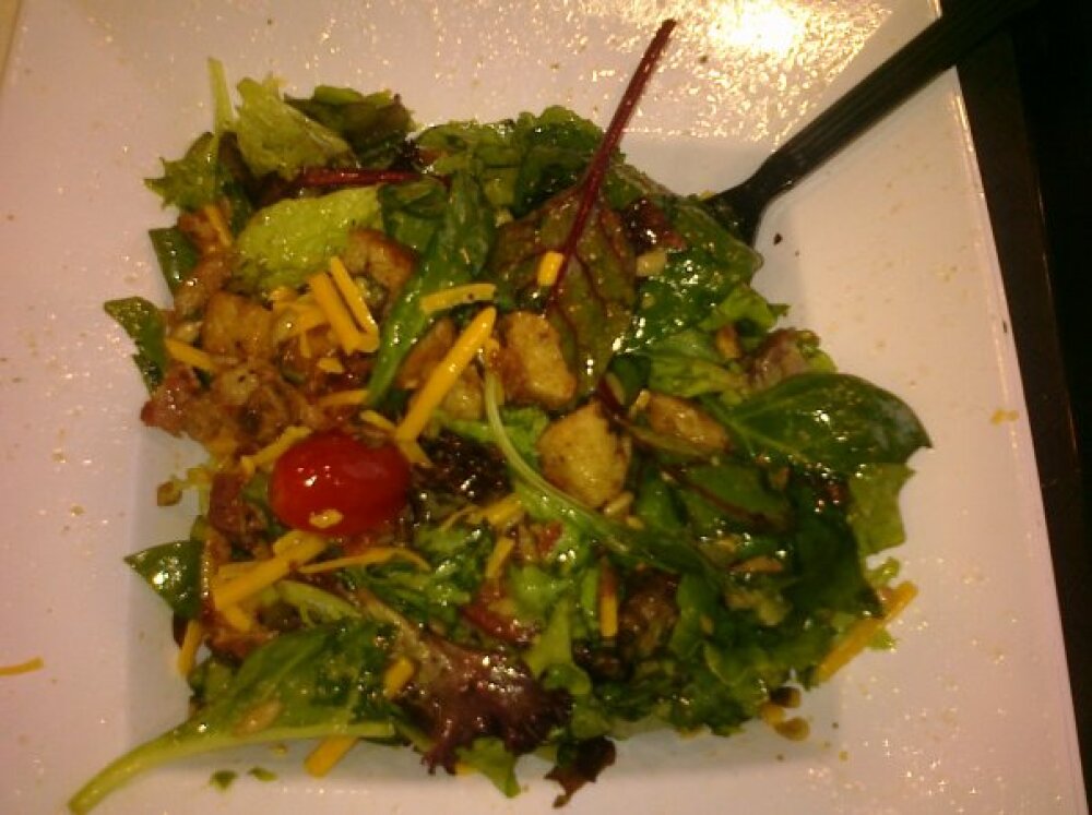 A-TOWN,PA :: mixed greens crutons cherry tomatoes balsamic ving.cheddar chzz