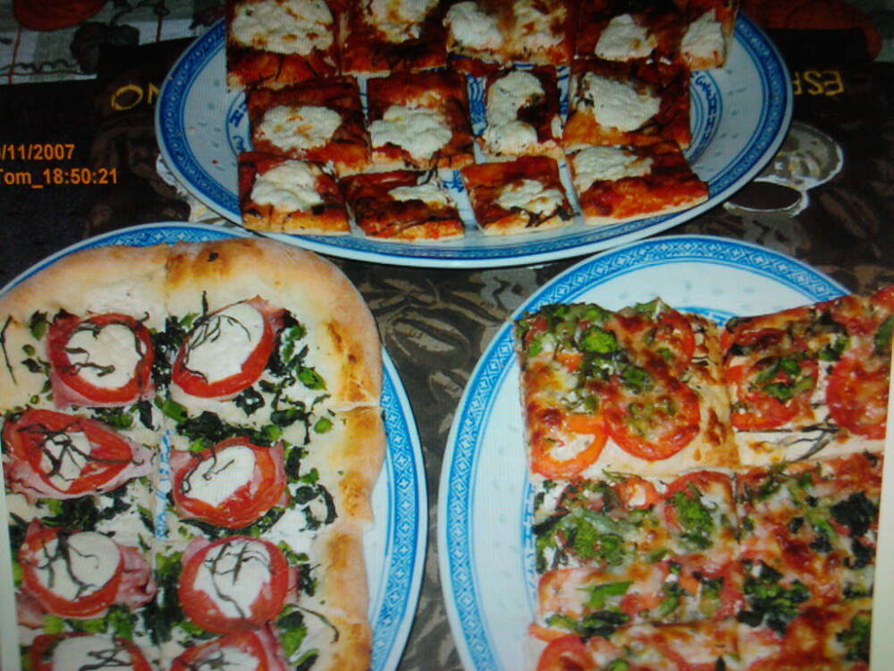 eastern ct :: this is 3 peace offering pizza's for carolita,misoshibby and kalboogirl. let's all just get along. I hope it helps. 