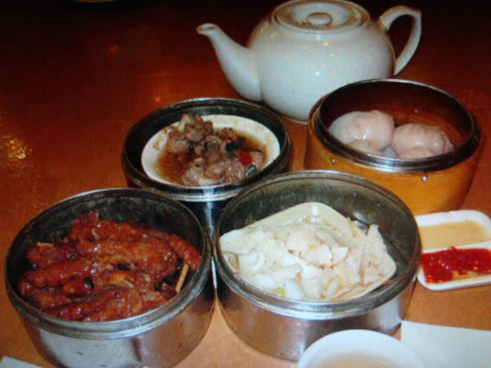 eastern ct :: dim sum in boston's chinatown. there's spicy chicken feet,steamed beef stomach,shrimp dumplings ,pork ribs in black bean sauce and jasmine tea 