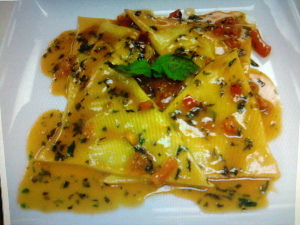eastern ct :: pea and ricotta ravioli with a parmesean broth