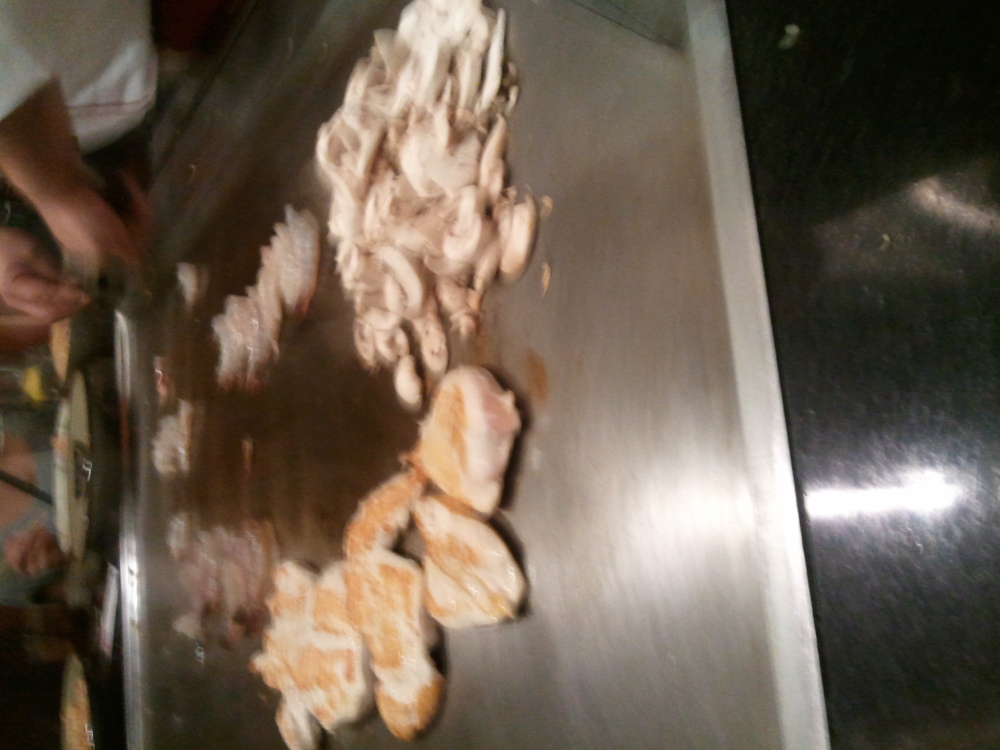 Mia.. Mike :: Chikn, mushrooms n shrimps on da grill