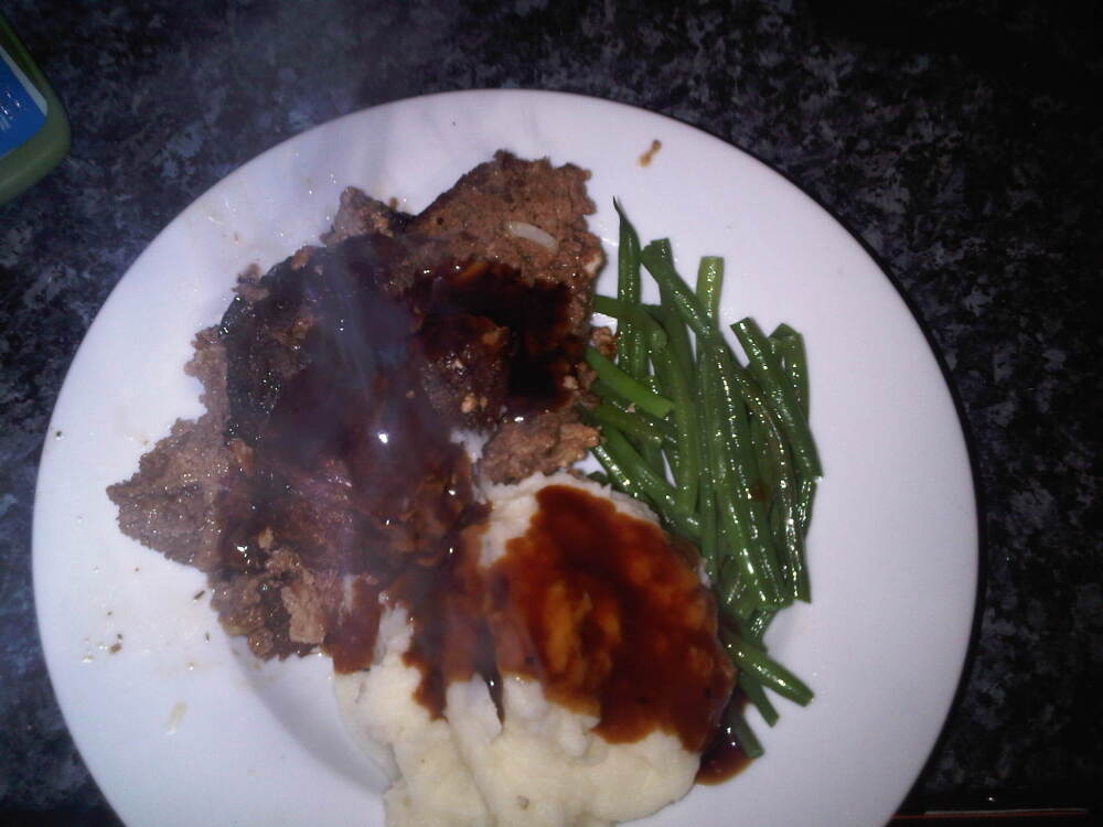 home in london :: Was really missing the states and made my self a standard meatloaf, mash potatoes with gravy and green beans dinner...it was amazing, I've definitely mastered the loaf!