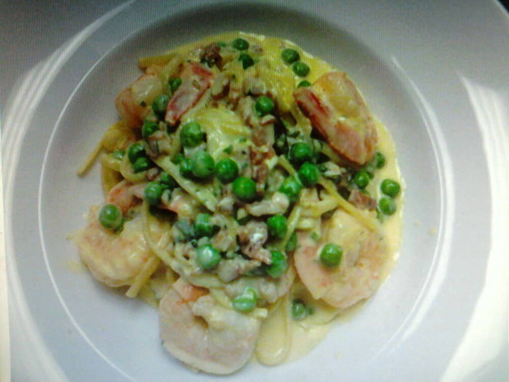 eastern ct  :: classic shrimp carbonarra. shrimp,panchetta,peas and cream with egg coated linguini