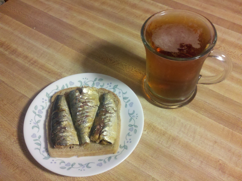 Milford. NH :: a quick snack of lightly smoked sardines in olive oil with a beer