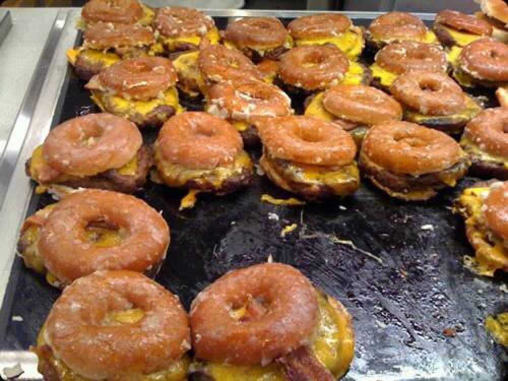 Mia mike :: Low fat doughnut burgers;)
