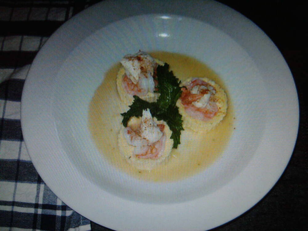 eastern ct :: shrimp on a boursin polenta cake with a lemon burre blanc 