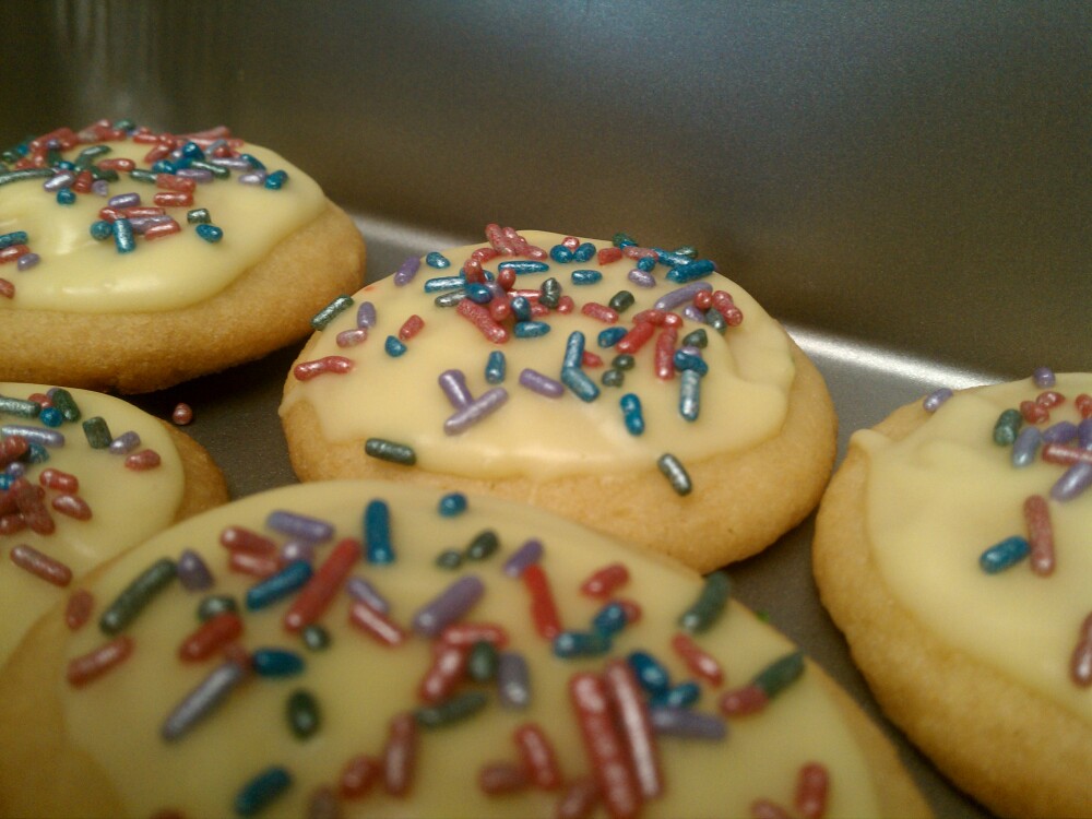 ALLENTOWN,PA :: chewy sugar cookies with lemon frosting,and sparkled sprinkles