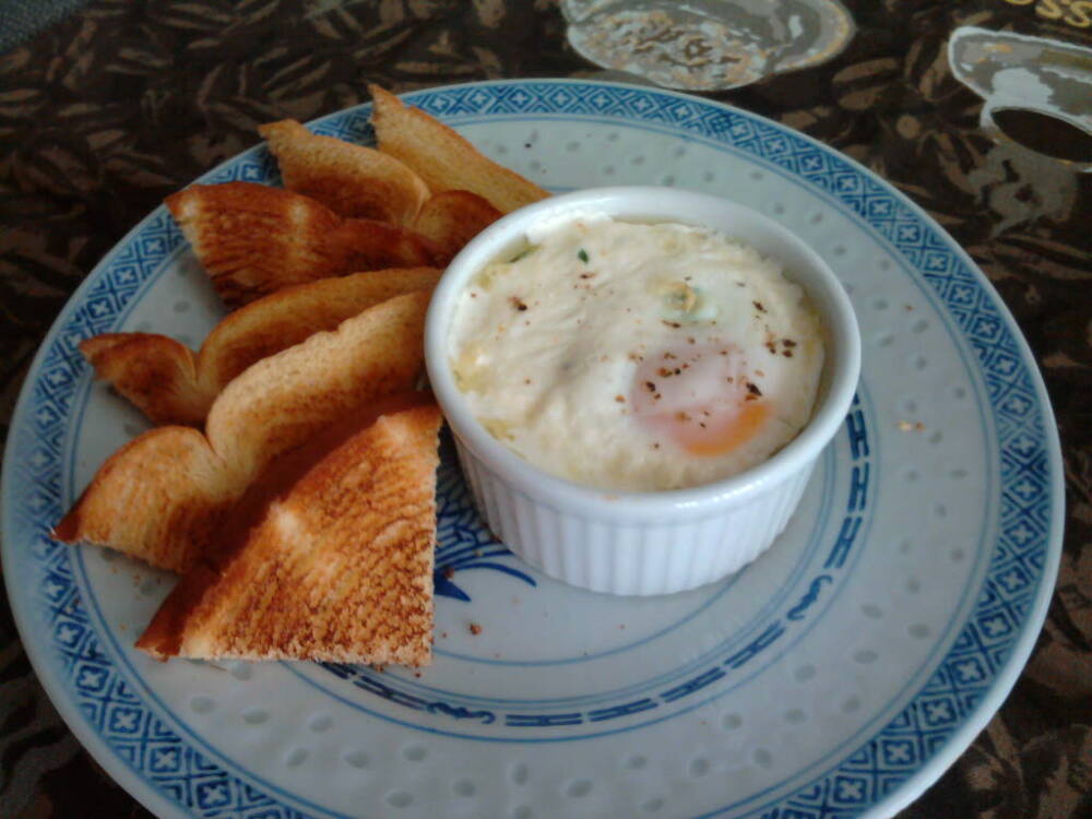 eastern ct :: baked eggs-corn,dice tom,scallion,egg,heavy cream s&p. with toast points.  came out pretty good but I have to play around with it more 