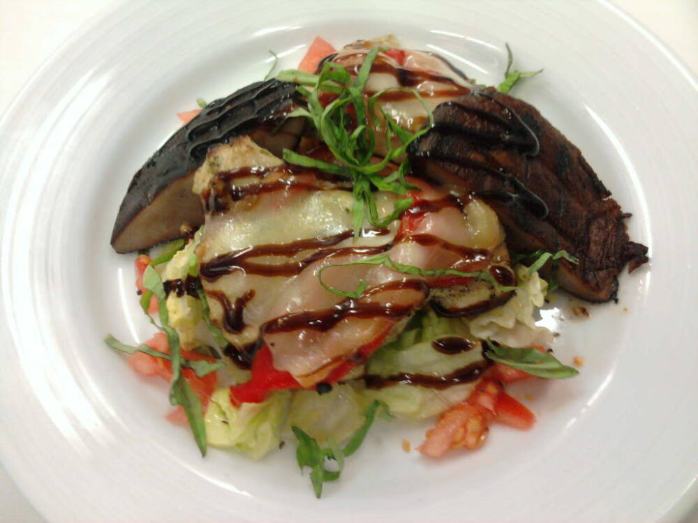 eastern ct :: herb grilled chix with roasted red pepper and smoked mozzerella over salad with grilled portobello mushroom