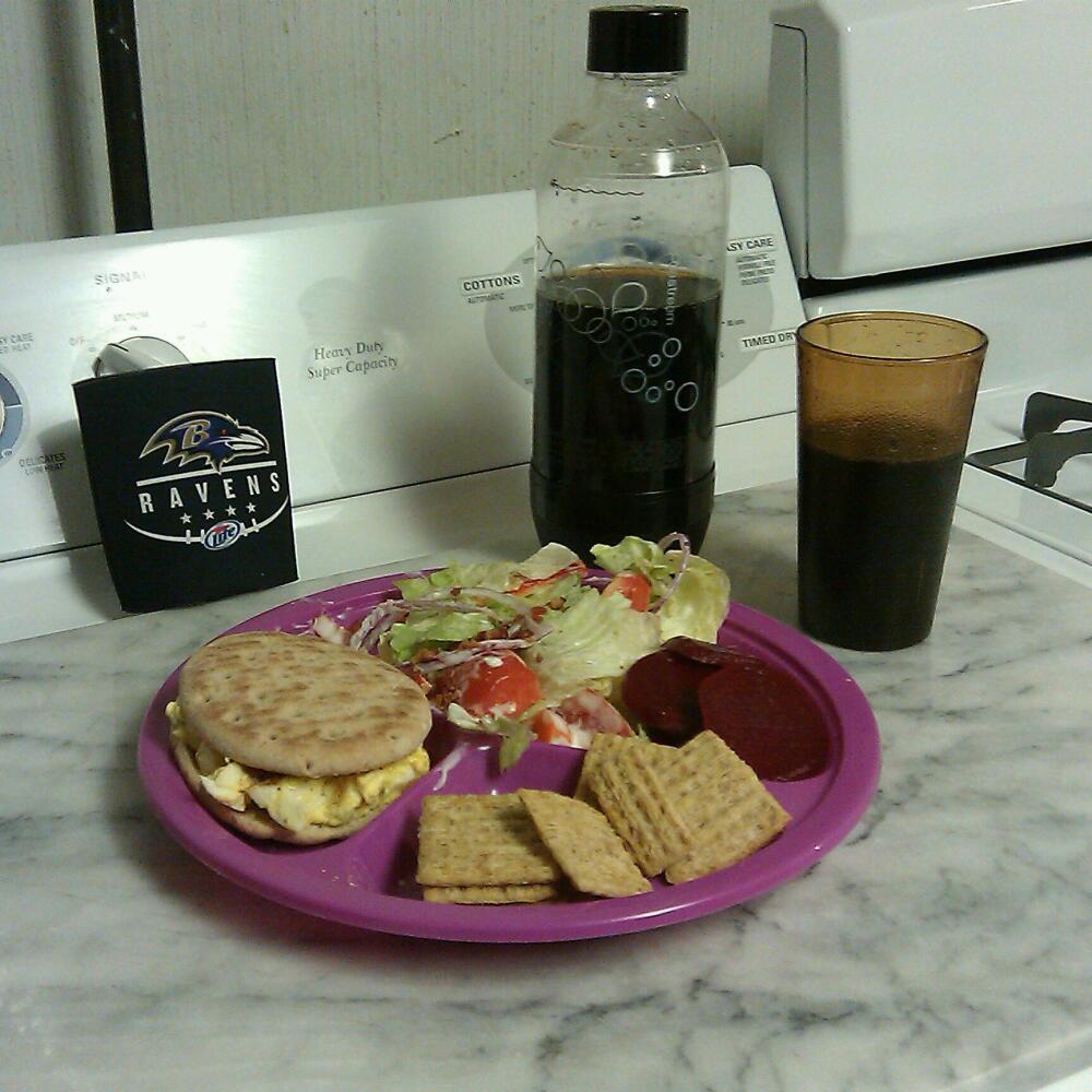 home  :: salad with blue cheese yogurt dressing. pickled beets made with splenda. egg salad sandwich made with low fat mayo on low call sandwich thins & a few rosemary & olive oil triscuits. 