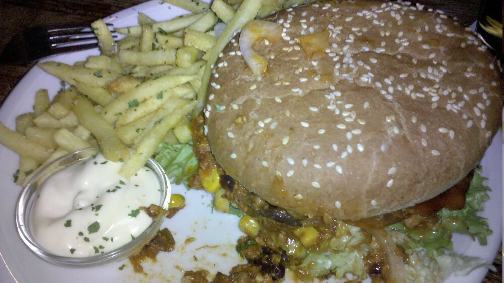 Cafe Nord, Essen, Germany :: Chiliburger