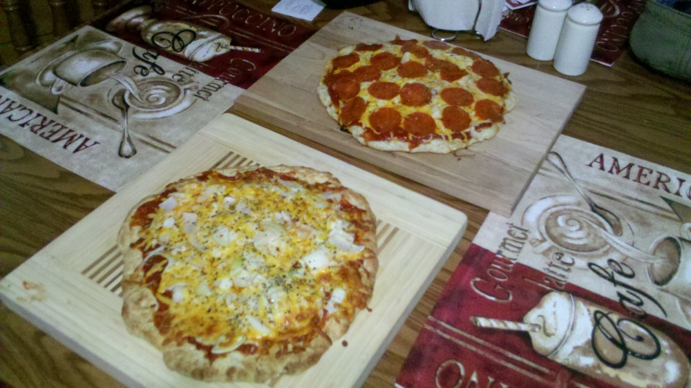 new britain ct :: birthday dinner for my hubby! homemade pizza :) Mom I love homemade pizza crust, sauce, onions, cheese and pepperoni!