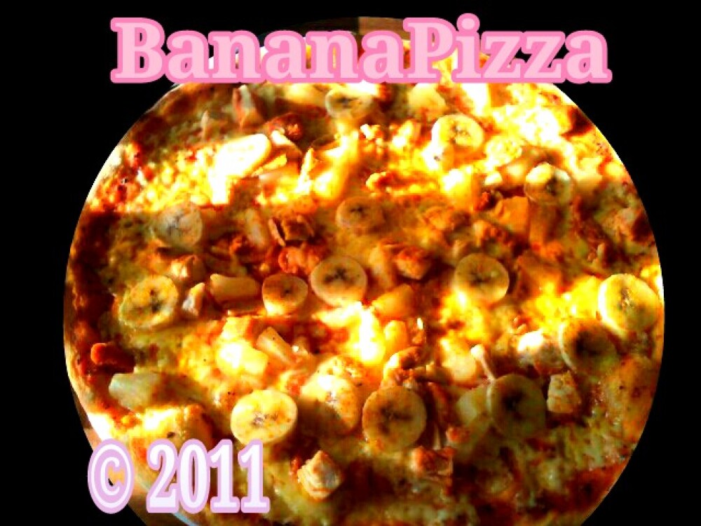 sweden :: pizza ( chicken, peanut, banana)