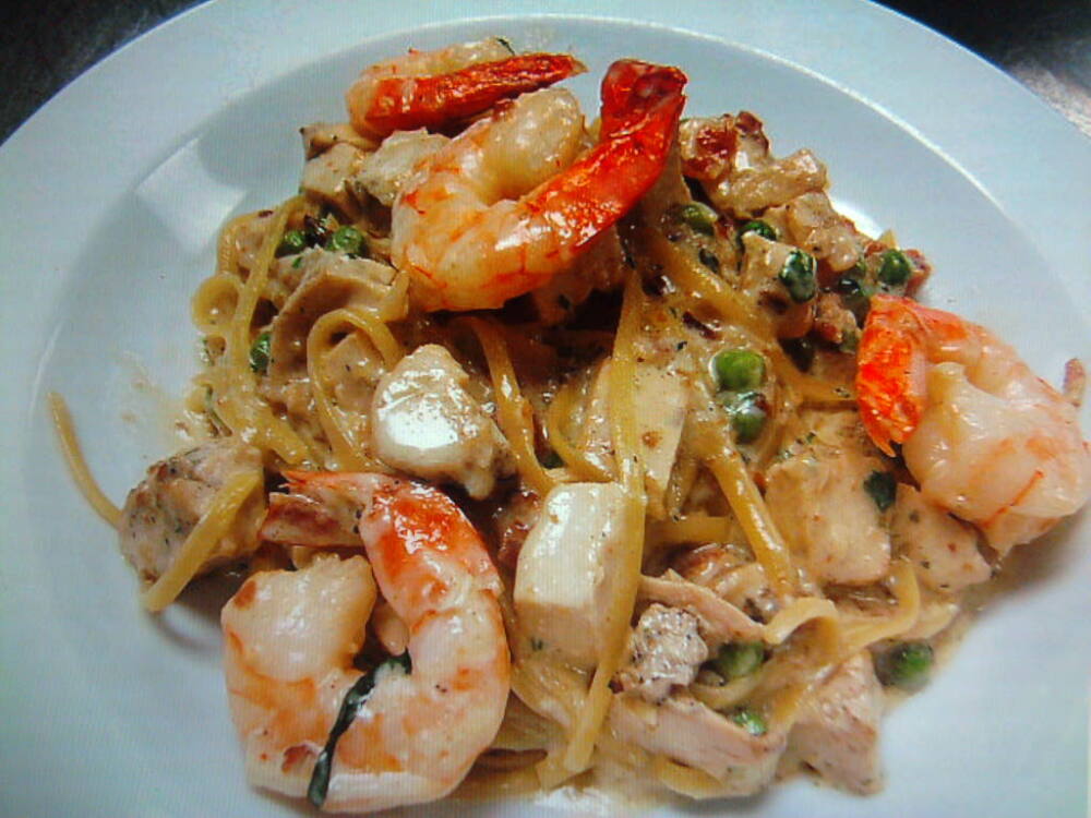 eastern ct :: shrimp and chicken in a fontina cream sauce over linguini