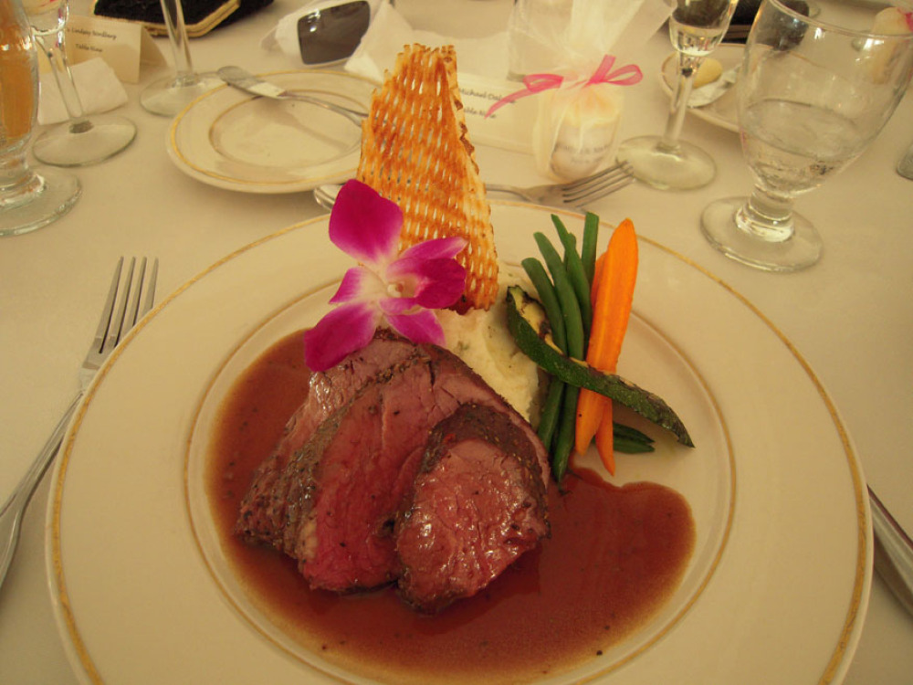 Ledgemont Country Club Seekonk, MA :: cooked to perfection beef tenderloin!" very good and super soft!! no knife needed!!" cutt like budda!!" I ate the flower and everyone at the table I was at said it was going to kill me.... but why would a nice Country Club serve poison?" I am still alive days later!!!