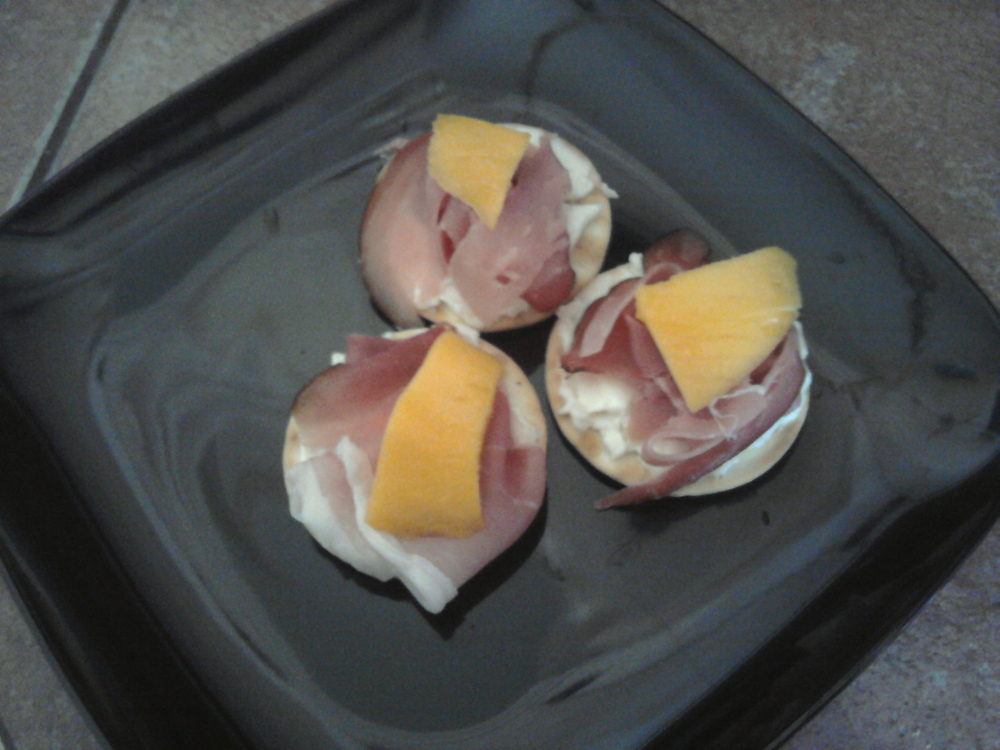 La Joya TX  :: water crackers with cheese prosciutto&mango 