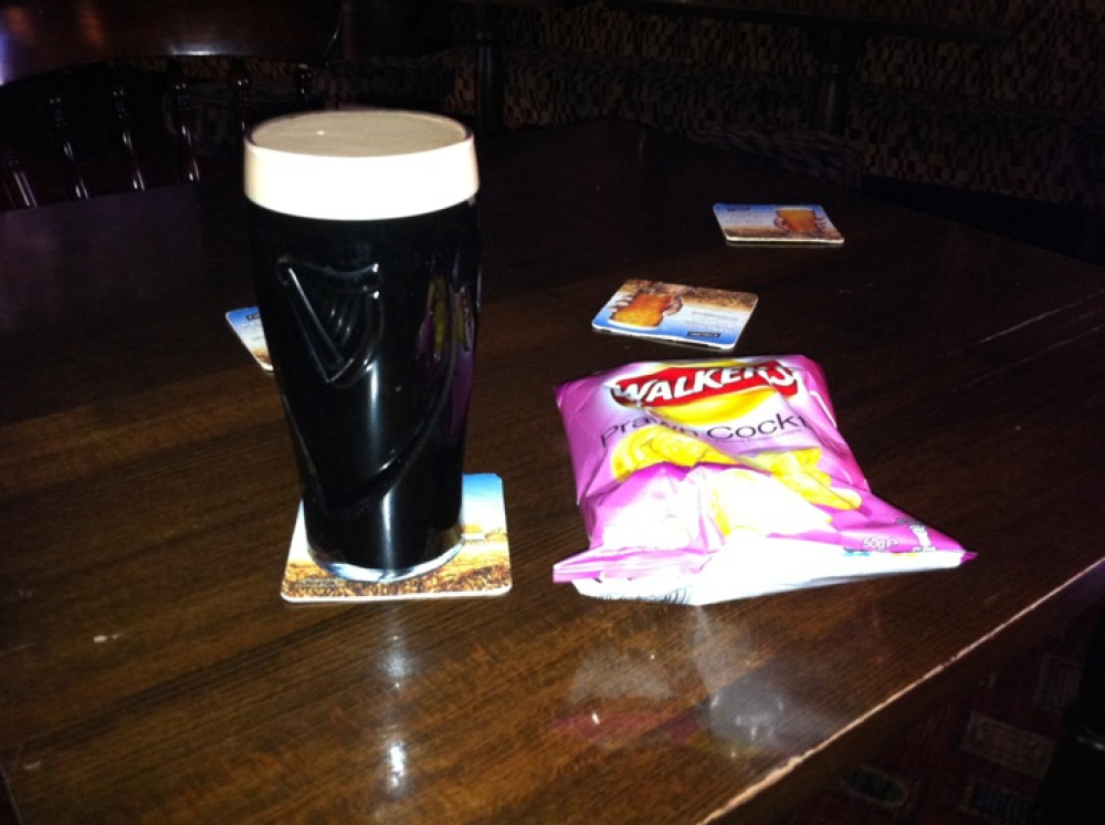 Swan Hotel, Wilmslow, Cheshire, England :: Guiness and a packet of
Prawn cocktail crisps! Yum!!!