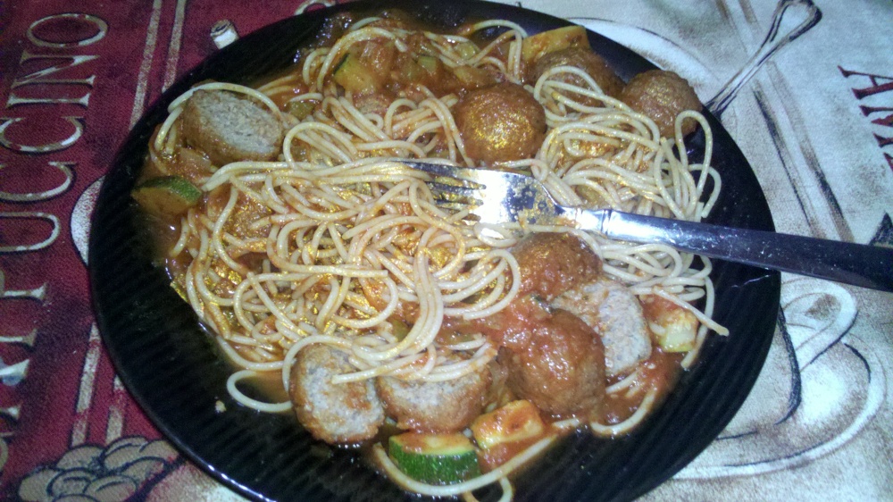 new britain ct :: whole wheat spaghetti, meatballs, and sauce :)