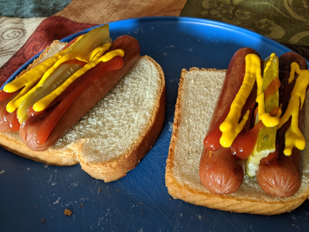 I ate this like a king :: Dogs on slabs of white bread, how else?