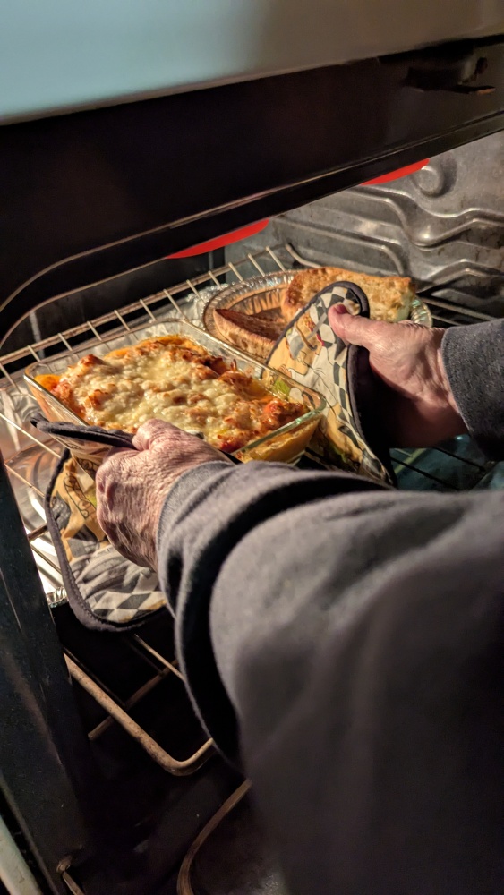 Lyndeborough, NH, USA :: Baked Stuffed Shells and Garlic Bread