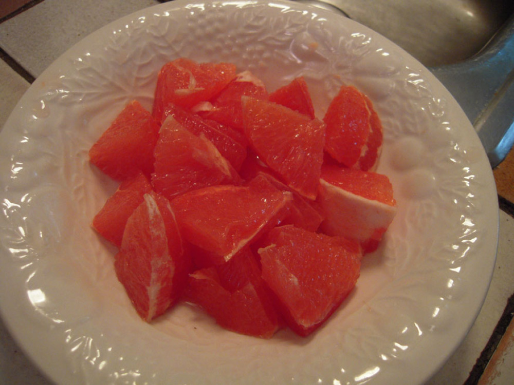 My House Cambridge, MA :: Ruby-Red Grapefruit cutt just the way I like... in LARGE CHUNKS!!!