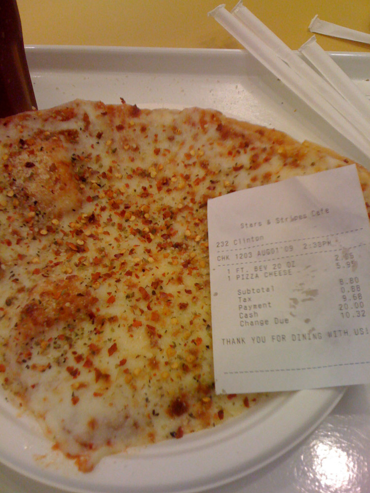 Smithsonian D.C. :: this pizza would have been gross but I put lots of toppings on it to make it my own and to make it better... 