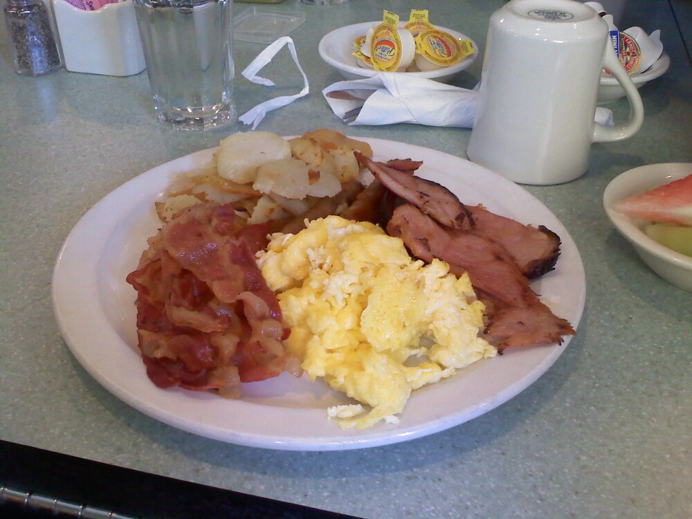 The Marriott :: Great Breakfast at a Marriott - great food.
Eggs, Bacon, Ham, Coffee and Juice