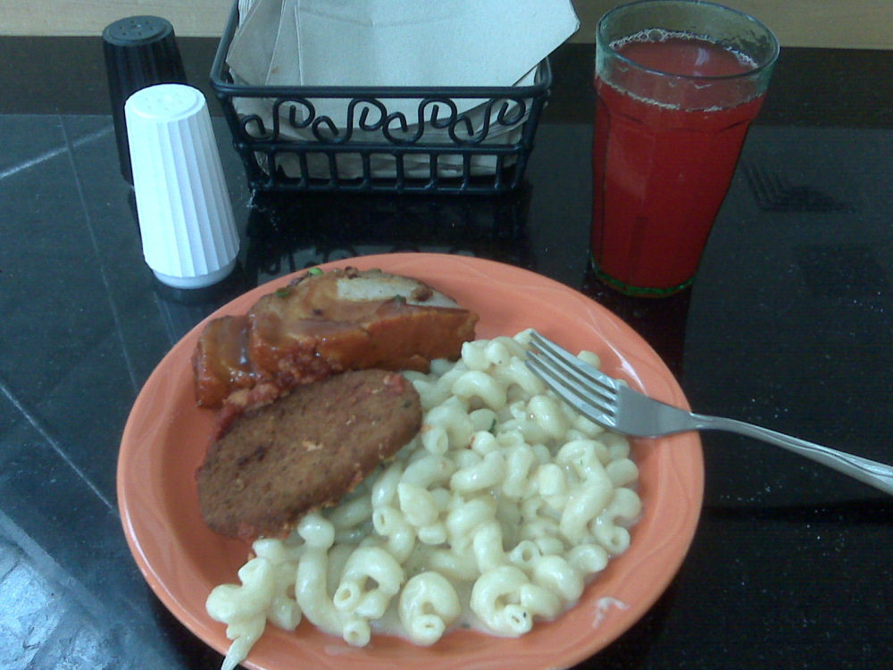Keene State College NH :: Mac n Cheese
Pork with BBQ sauce
Eggplant (i think)
fruit punch gatorade (they ran out of lemon lime)