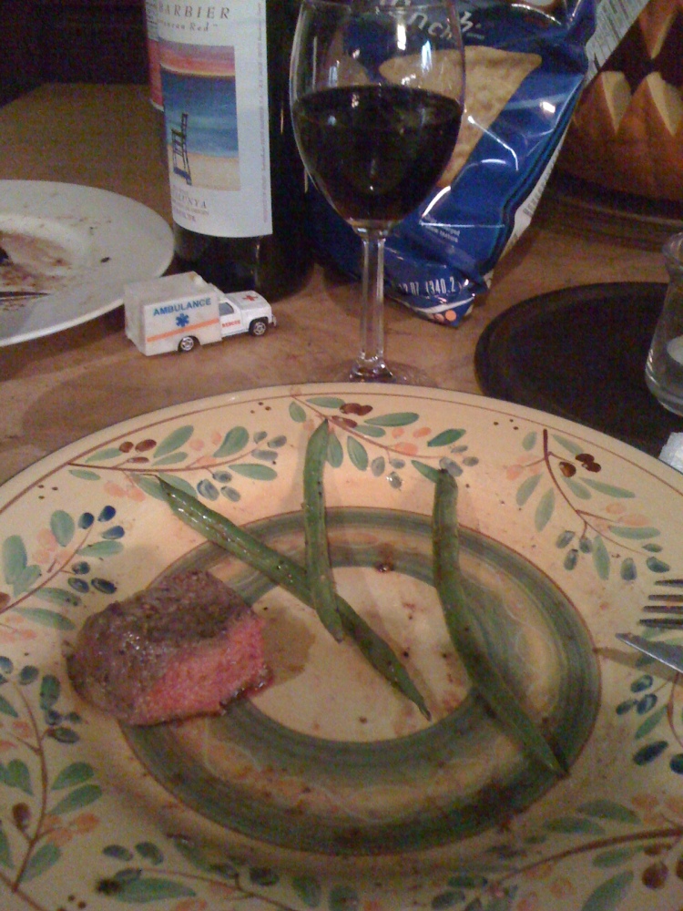 home :: yeah, i ate this. there was more of it but i ate it. lightly seasoned steak with peppered green beans. 