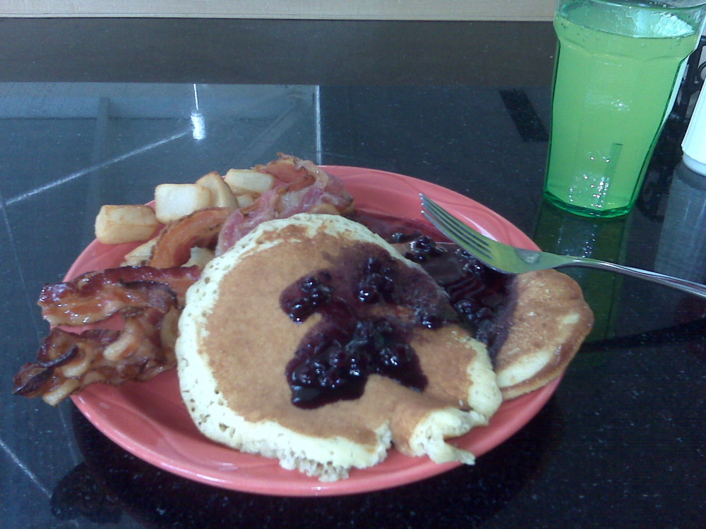 Keene State College Dining Commons :: Pancakes with blueberry sauce, syrup, bacon(lots of it), and pan-fry things