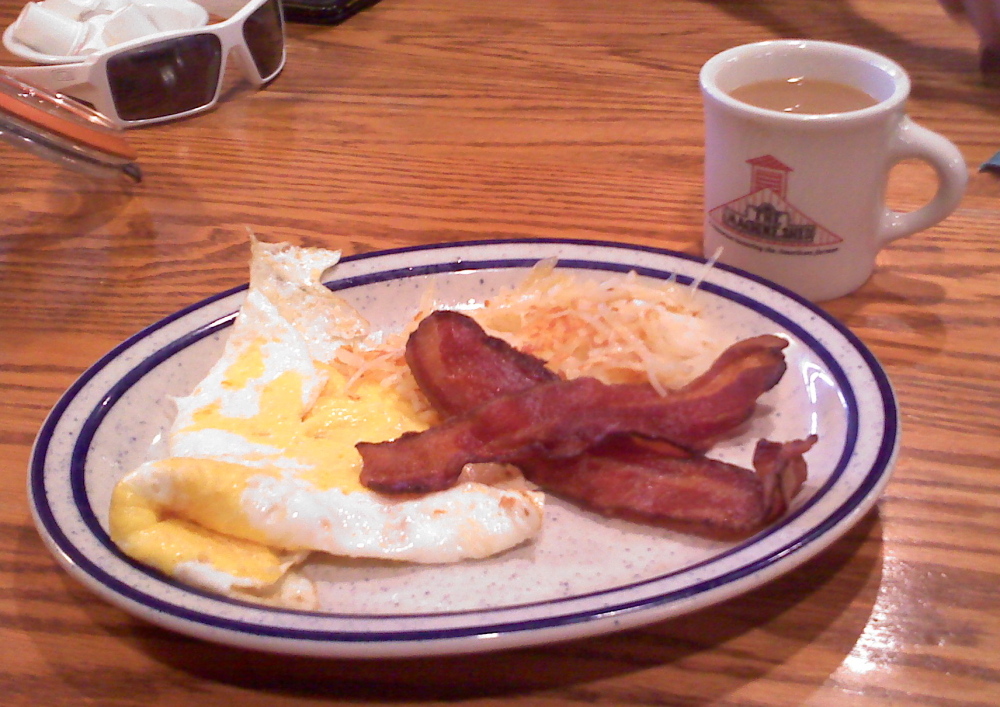 The Machine Shed, Rockford, IL :: 3 eggs over hard, 3 THICK bacon slices, potatoes, and a mid-western coffee - a good breakfast at 10:00 AM in the morning.