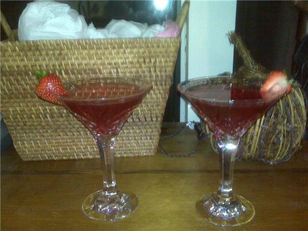 Nashua, NH :: Cranberry martinis 