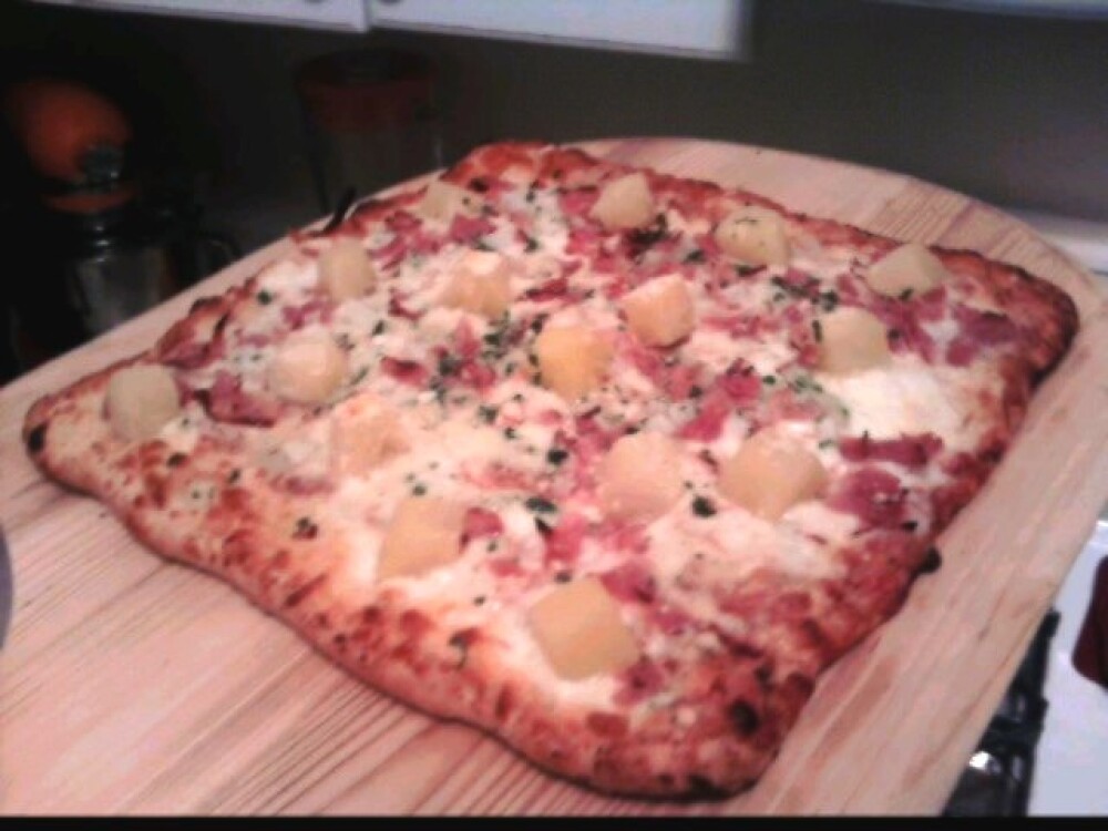 Chicago :: Homemade Hawaiian Pizza