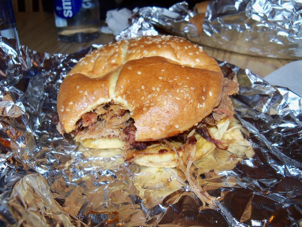 Sausage King - 53 Main Street Nashua, NH :: pulled pork...it gave me gas. it hurt so much but it tasted good. it could use more sauce.