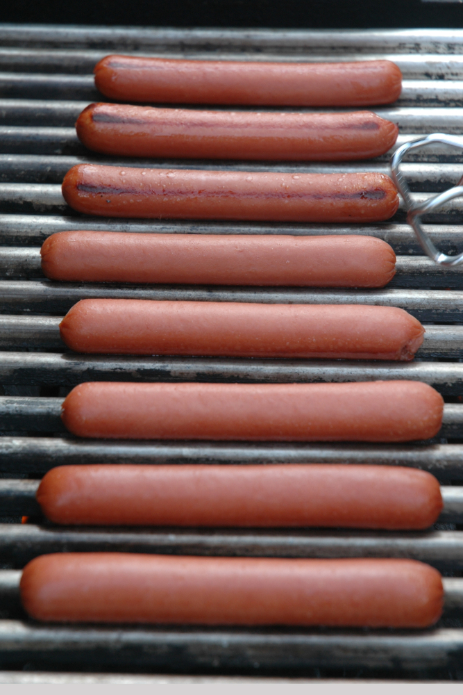 Milford, NH - Home :: 8 Hot Dogs on the Grill